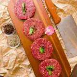 لحم برجر بقري مبرد